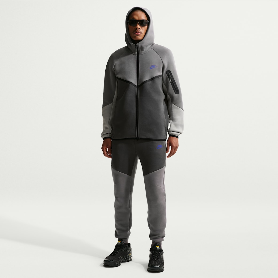 Men's Tech Fleece Trousers & Tights. Nike RO